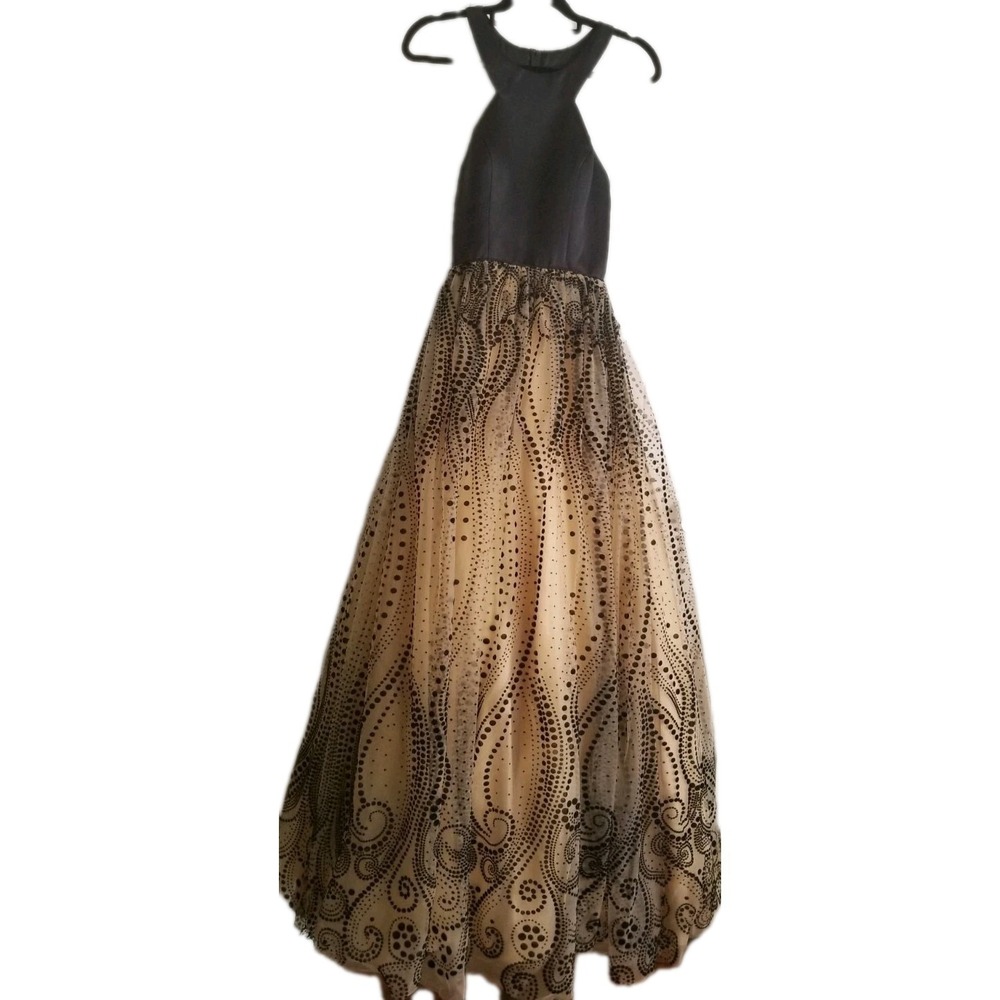 Madison James Prom Homecoming Formal Dress A‎ Line Open Back Black Nude  Size 4